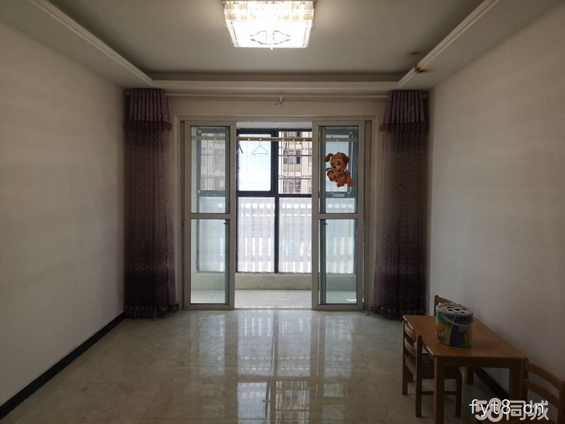 东旭华庭 两室两厅小户型 南北朝向随时过户 学校对面方便快捷